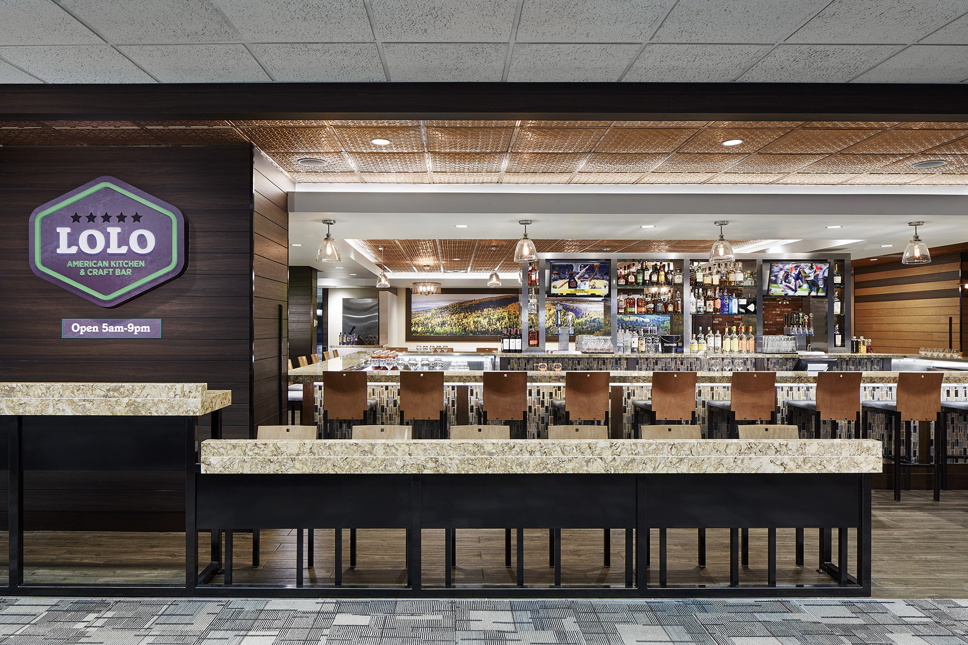 JCJ’s LOLO American Kitchen & Craft Bar Voted Best Airport Bar