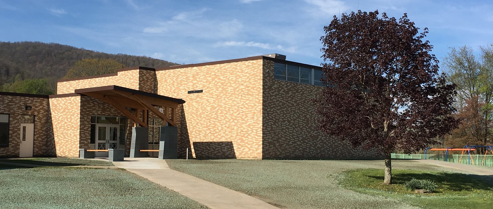  Seneca Nation of Indians opened the doors to its new Seneca Arts & Learning Center at the former Seneca Elementary School on Center Street in the city’s west end.